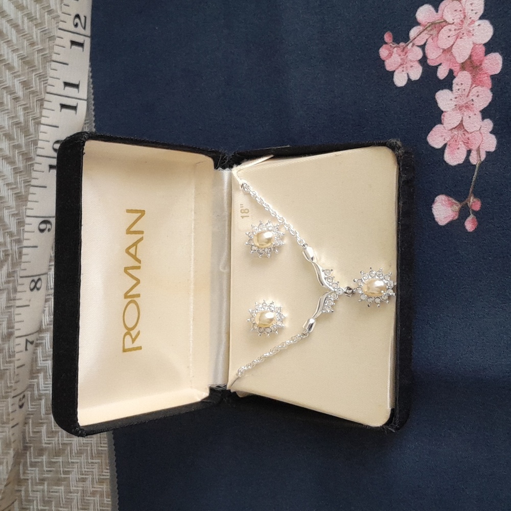 Roman Silver and White Necklace Set